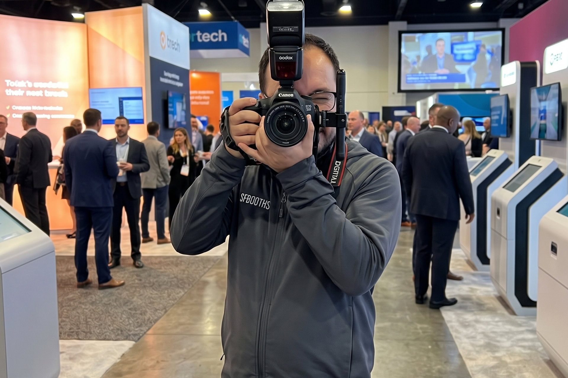 roamer-live02 event photography in convention
